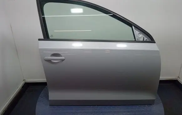 Volkswagen Jetta VI Front door