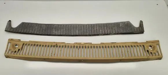 Mercedes-Benz COMPAKT W115 Wiper trim