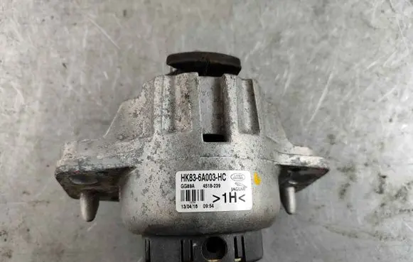 Jaguar F-Pace Engine mount bracket T4A2337