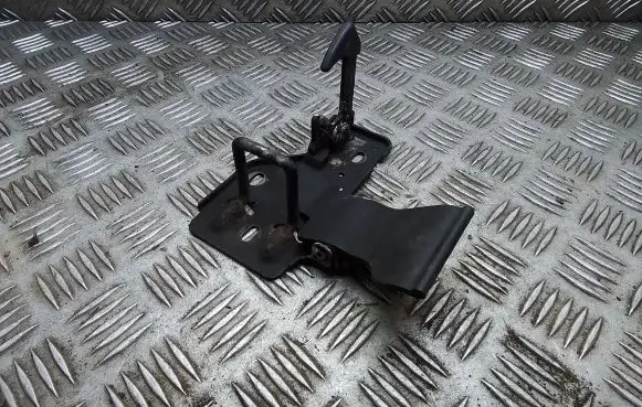 Engine bonnet/hood lock/catch