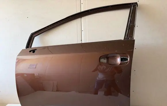 Toyota Avensis T270 Front door