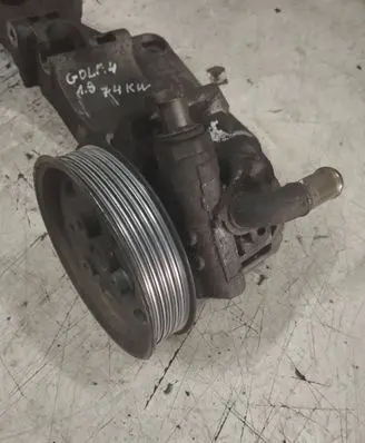 Volkswagen Golf IV Power steering pump CDL44