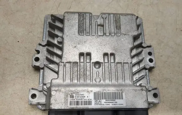 Peugeot 208 Engine control unit/module S180123008A 9800268980
