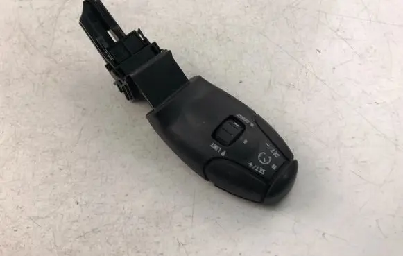Peugeot 208 Indicator stalk 96637157XT