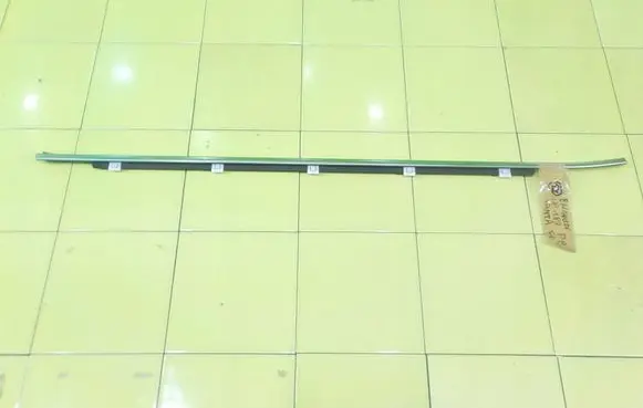 Hyundai Santa Fe Front door trim (molding) PRZOD ZGARNIAJACA