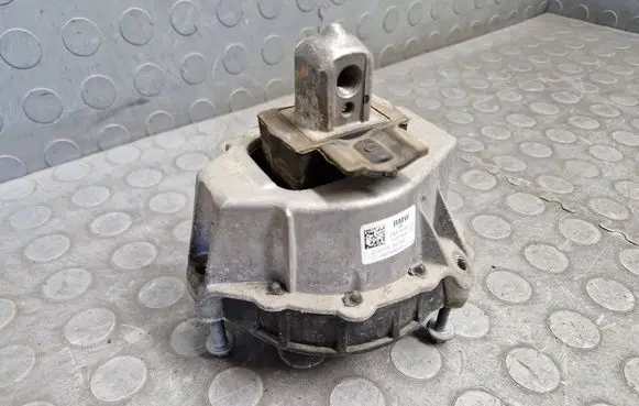 Engine mount bracket