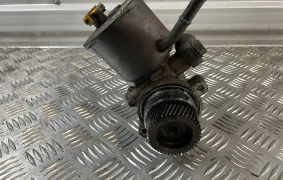 Mazda Premacy Power steering pump Cb873265x