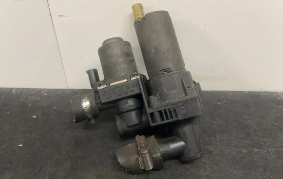 BMW 3 E46 Coolant heater control valve 64118369807 1147412149