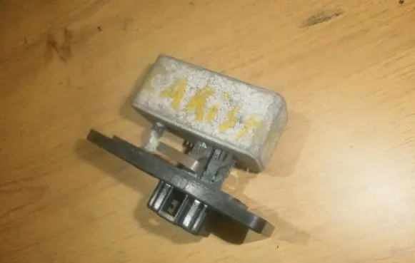 Mitsubishi Carisma Heater blower motor/fan resistor 6s071