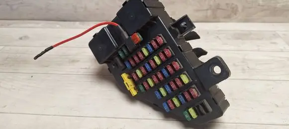 Hyundai Tucson JM Fuse module 911102E001