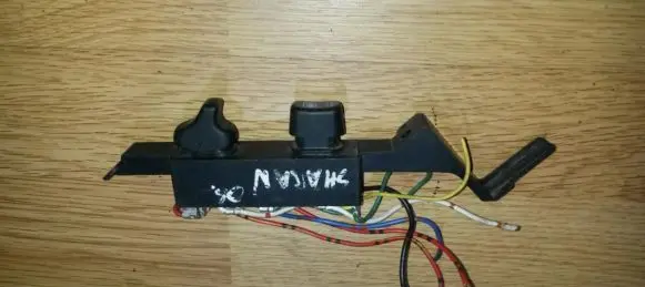 Nissan Primera Electric window control switch