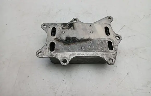 Mercedes-Benz C W205 Oil filter mounting bracket A6261800165 213051023R