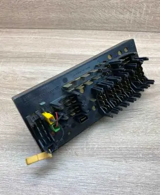 Audi 80 90 S2 B4 Fuse module 443941822B 431955531