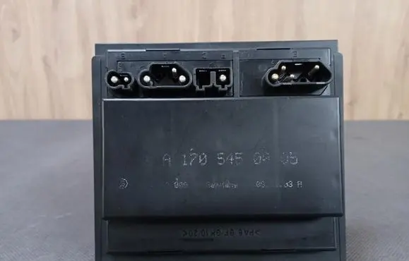 Mercedes-Benz SLK R170 Central body control module 1705450005 A1705450005