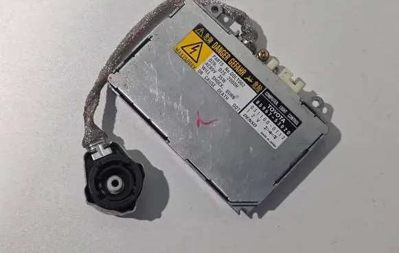Lexus IS 200-300 Xenon control unit/module 8596753020