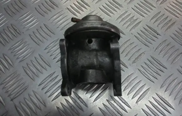 Volkswagen Fox EGR valve 045131501F
