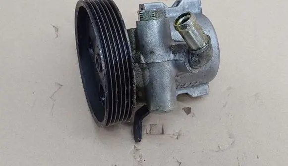 Peugeot 306 Power steering pump 9631923580