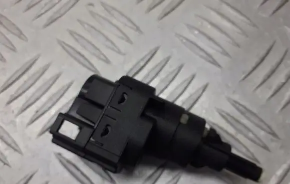 Skoda Fabia Mk1 (6Y) Brake pedal sensor switch 6Q0945511