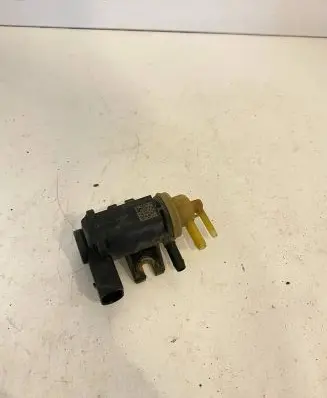 Skoda Superb B8 (3V) Turbo solenoid valve 04L131051F