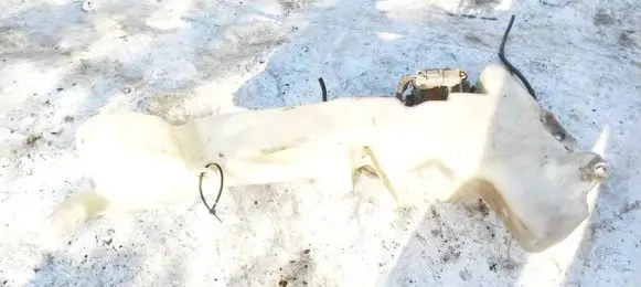 Honda CR-V Windshield washer fluid reservoir/tank E4010028
