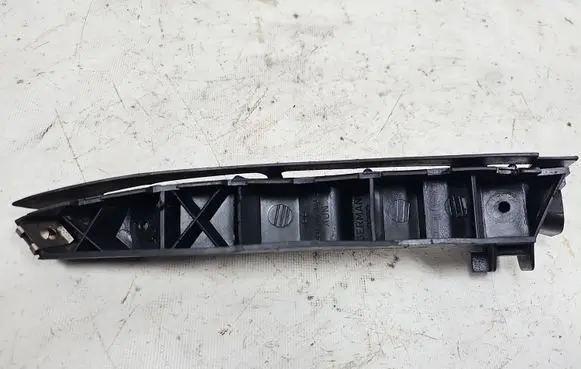 Audi A3 S3 8L Front bumper mounting bracket 8L0807184D