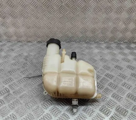 BMW X2 F39 Coolant expansion tank/reservoir 8687503 7617362