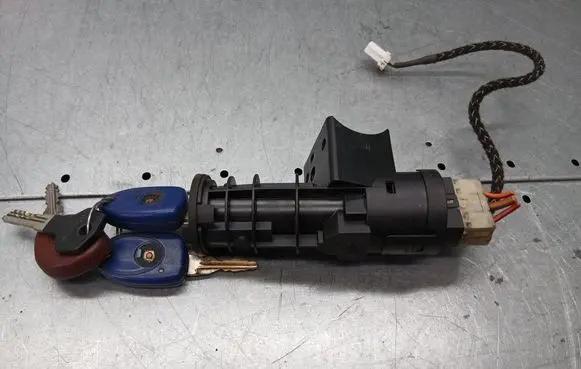 Fiat Punto (176) Ignition lock