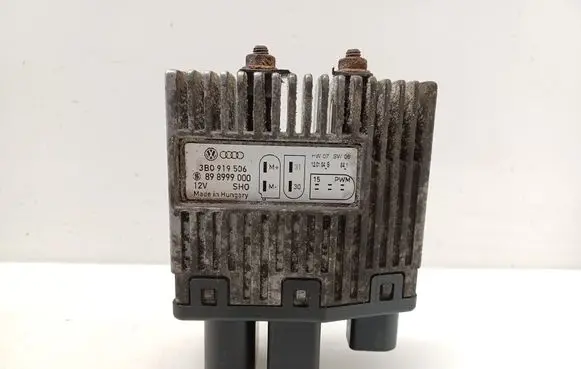 Coolant fan relay