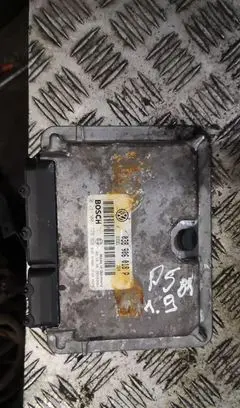 Volkswagen PASSAT B5 Engine control unit/module 038906018p