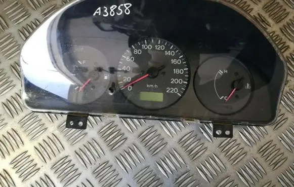 Mazda 323 F Speedometer (instrument cluster) BXBJ4T