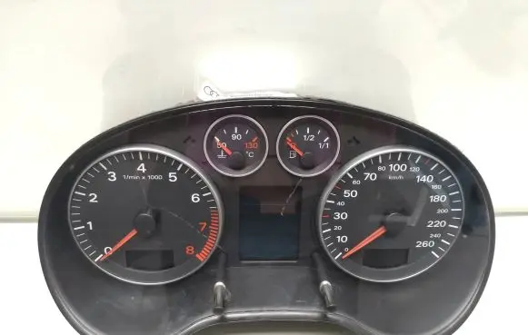 Audi A3 S3 8P Speedometer (instrument cluster) 8P0920931A