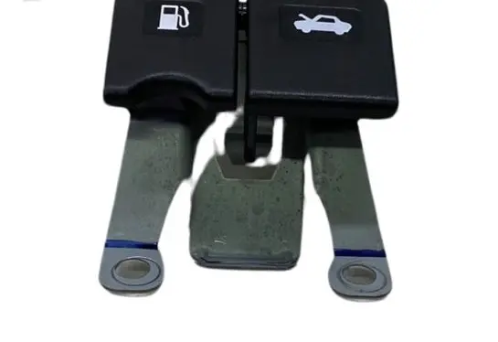 Nissan Qashqai Fuel tank opening switch 