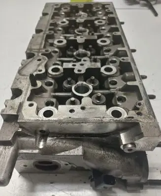 Volkswagen PASSAT B8 Engine head 04L103373E