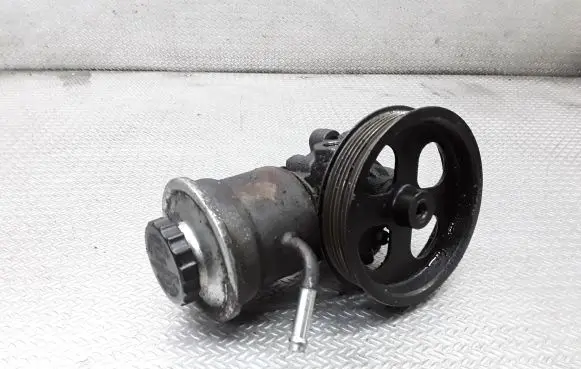 Toyota Avensis T250 Power steering pump