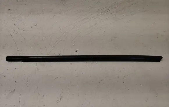 Mercedes-Benz E W210 Front door glass trim molding A2106900362