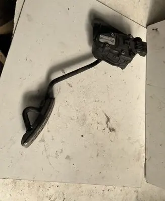 Opel Zafira B Accelerator throttle pedal 13210961