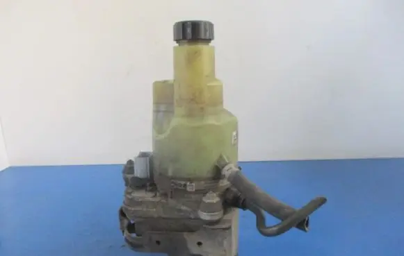 Volvo S40 Power steering pump 30741955