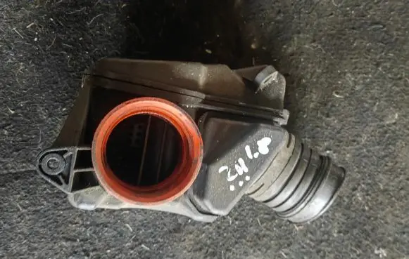 Mercedes-Benz E W211 Intake resonator A2710900804