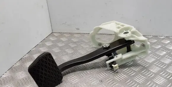 BMW 4 F32 F33 Brake pedal 6878290
