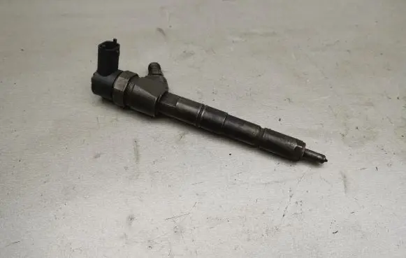 Renault Trafic II (X83) Fuel injector 0445110375