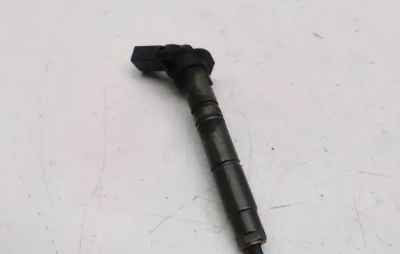 Jeep Grand Cherokee (WK) Fuel injector A6420700587 0445115027