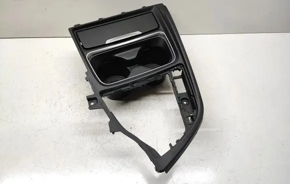 Cup holder front