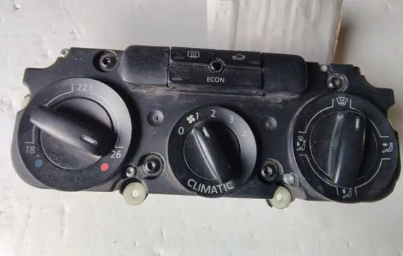 Volkswagen Golf V Climate control unit