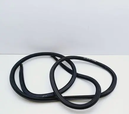 Volkswagen Polo IV 9N3 Front door rubber seal 