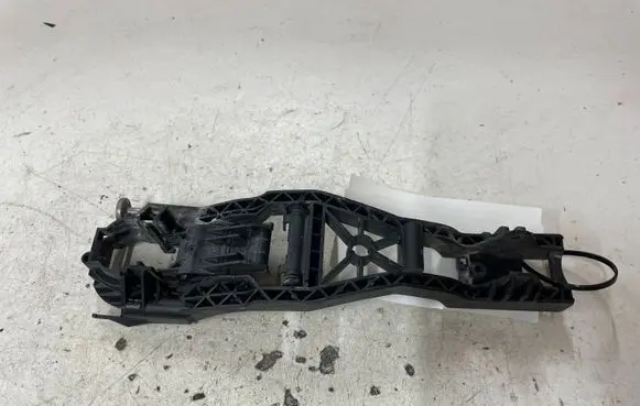 Rear door exterior handle/bracket