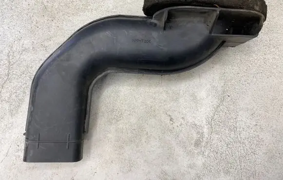 Nissan Pathfinder R51 Air intake duct part