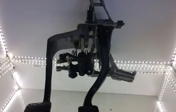 Audi A6 S6 C5 4B Pedal assembly 8D1721117D