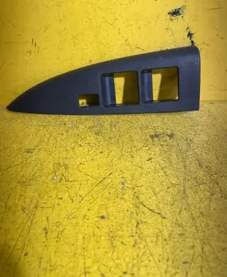 Nissan Note (E11) Front door window switch trim 809619U15A