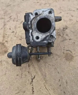 Volkswagen Touran I EGR valve 103557