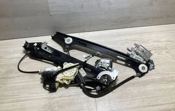 Mercedes-Benz CLS C219 Front window lifting mechanism without motor A2197201046